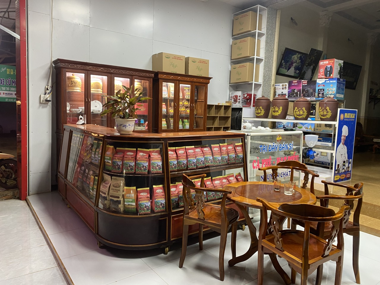 Không gian trưng bày và giới thiệu sản phẩm Chuprong Coffee 81